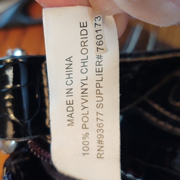 Liz Claiborne Vegan Patent Leather Purse, Wallet, Keychain Set Black - Picture 10 of 16